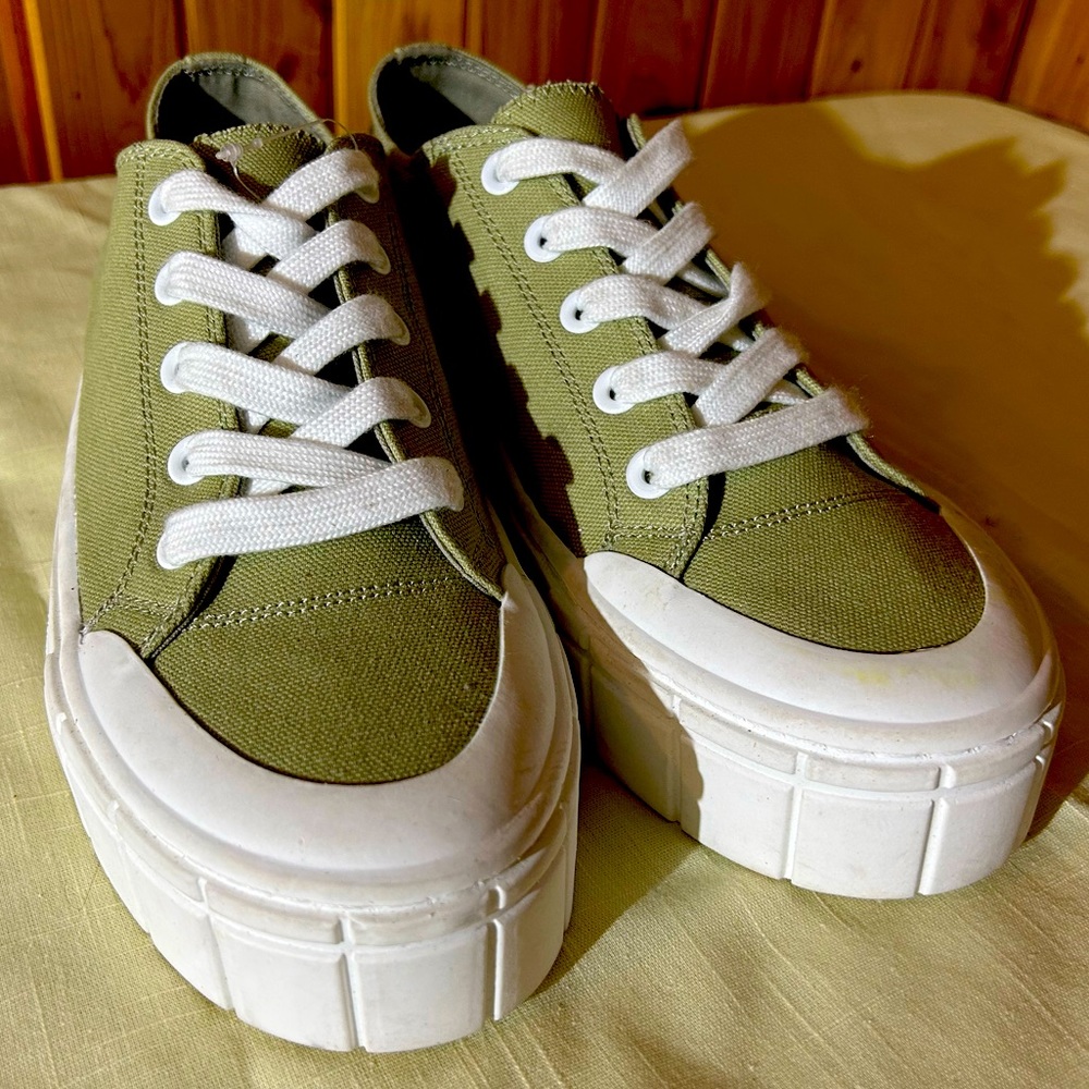 Women’s size 10 olive green platform sneakers NWOT new w/o tags